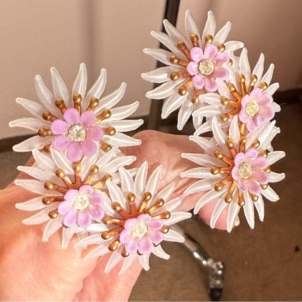 Vintage 1940 50 Oversized Plastic Lavender Fairycore clip ear crawler earrings - Picture 7 of 17